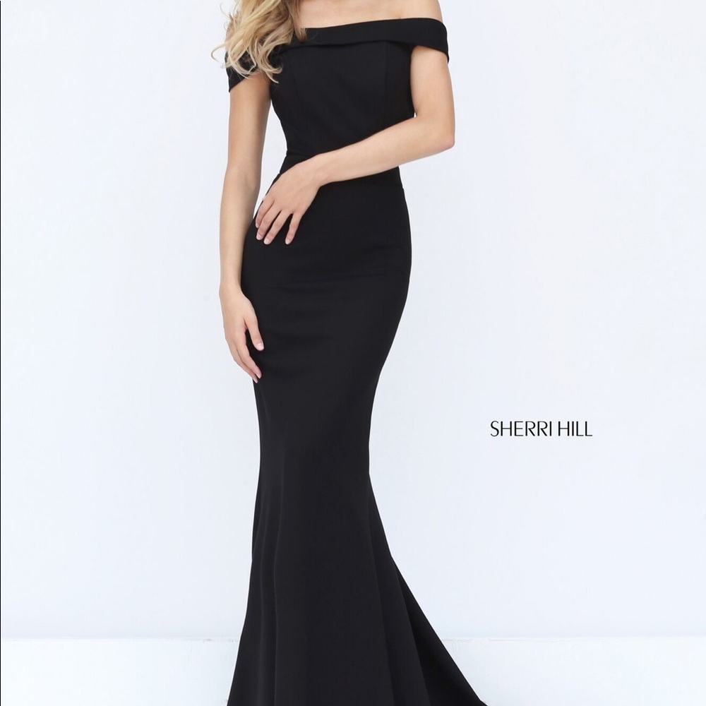 NWT- Sherri Hill Black Size 2 Fitted Gown